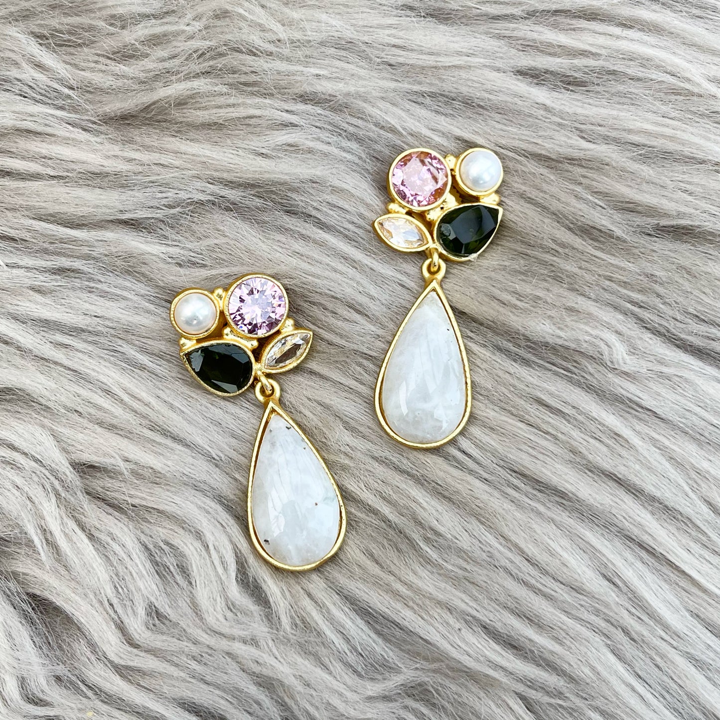 Pearl & black onyx earrings